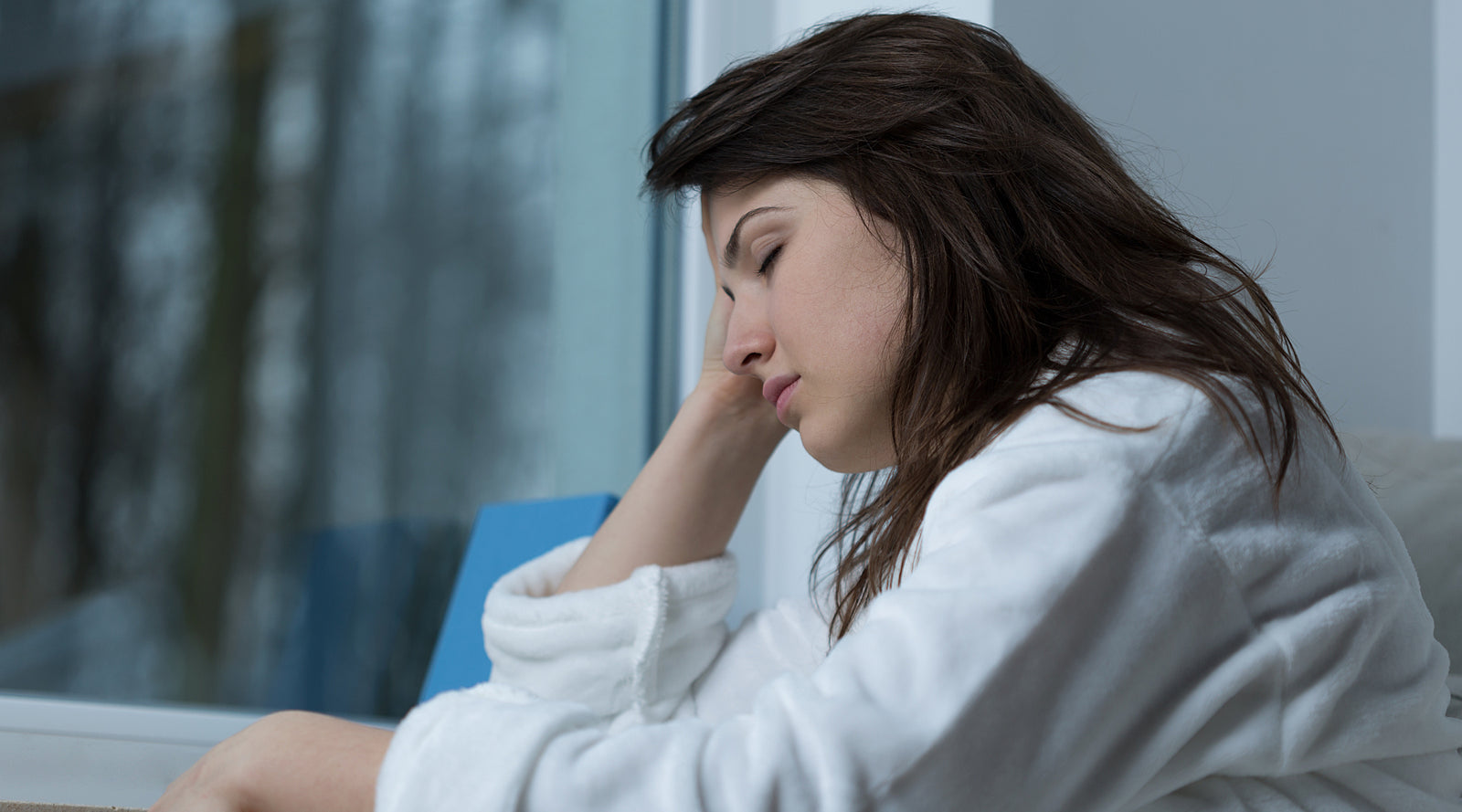 Woman with glasses on computer