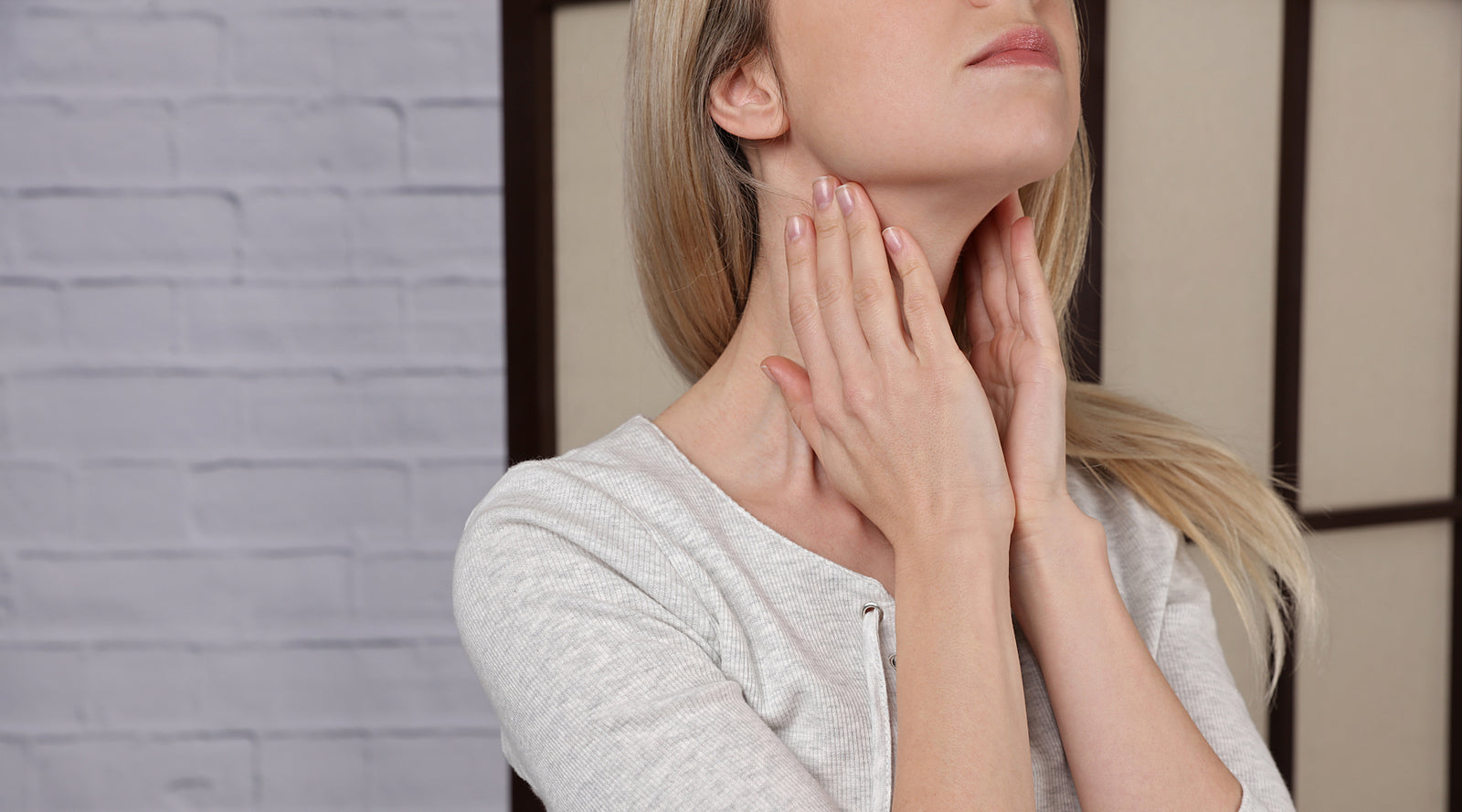 Highlighted location of human thyroid at base of throat